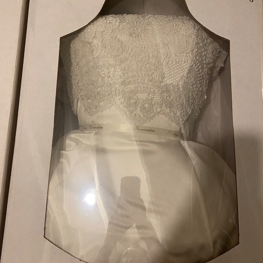 WEDDING DRESS - Picture 7 of 7